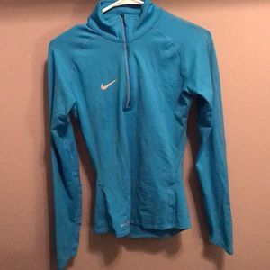 Nike quaternzip barely worn!!!